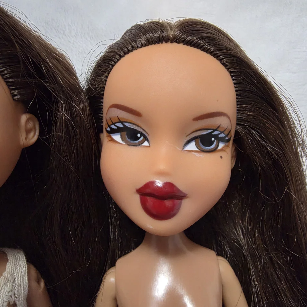 Vintage 2004 Bratz Funk Out Yasmin Duo with Original Outfit and Shoes - Picture 3 of 10